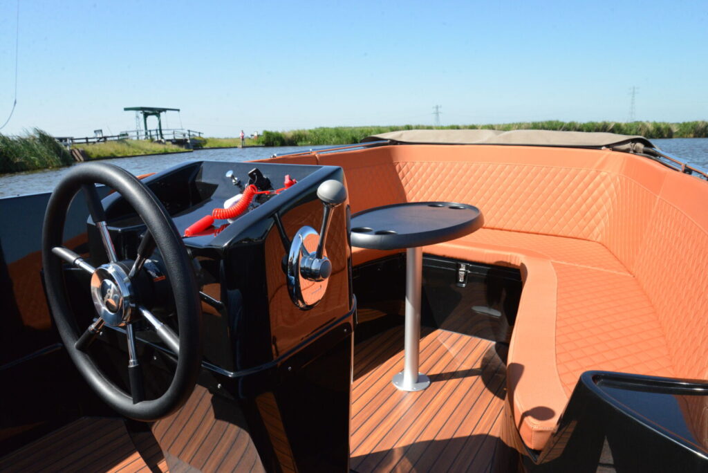 Oud-Huijzer - Stil en krachtig varen