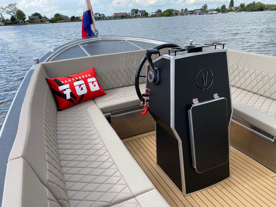 vanvossen 700 cabin sloep 23