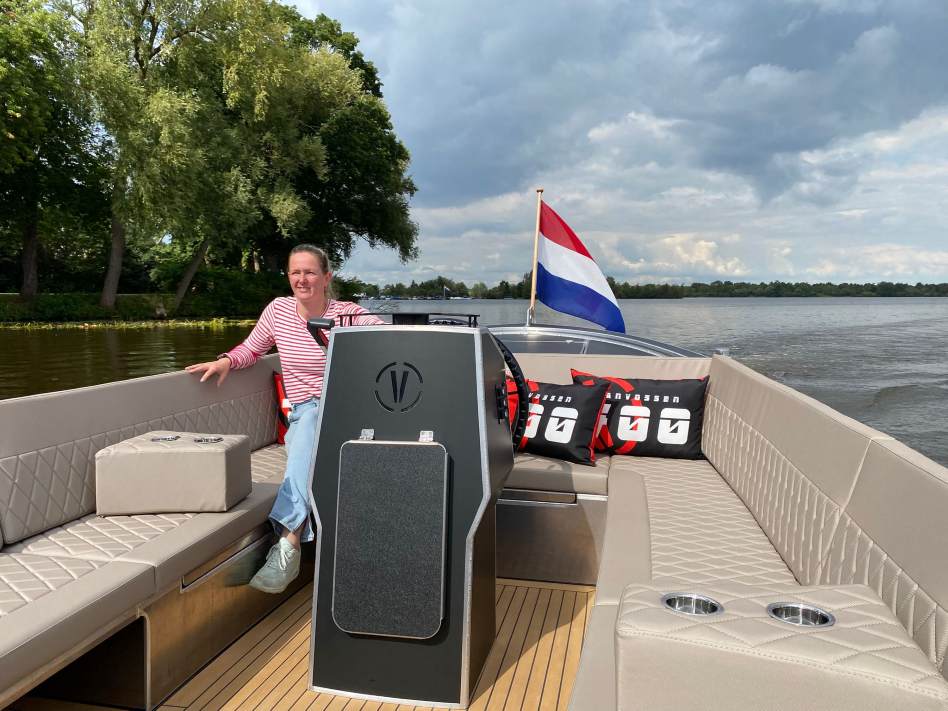 vanvossen 700 cabin sloep 24