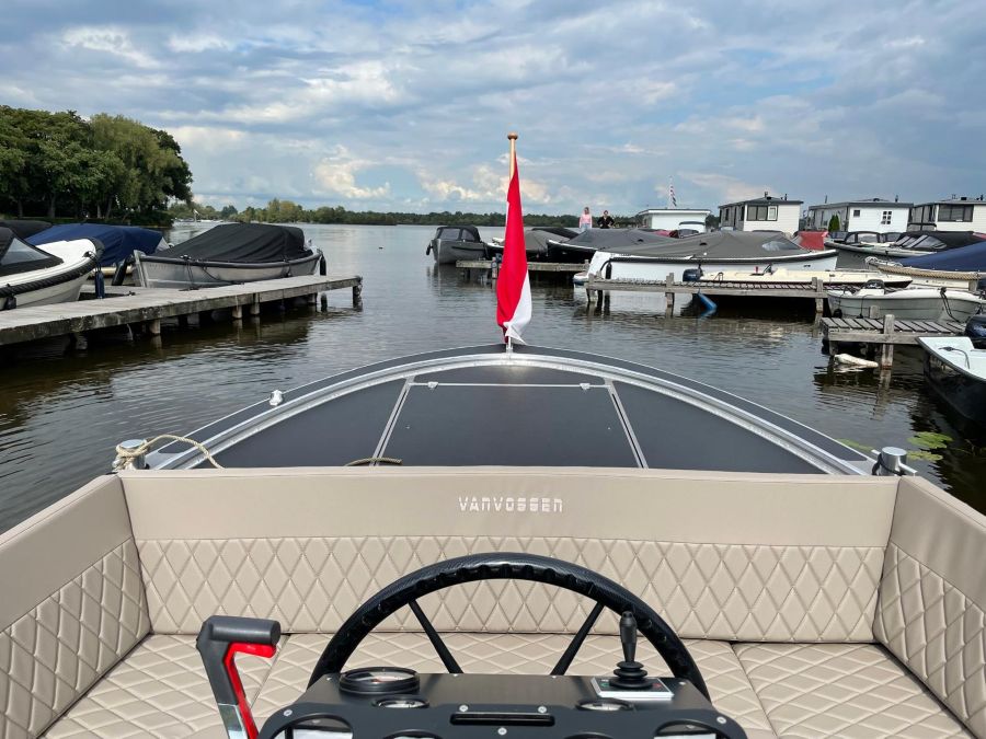 vanvossen 700 cabin sloep 3
