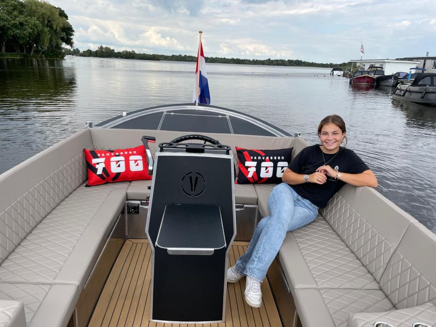 vanvossen 700 cabin sloep 5