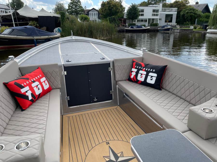 vanvossen 700 cabin sloep 8