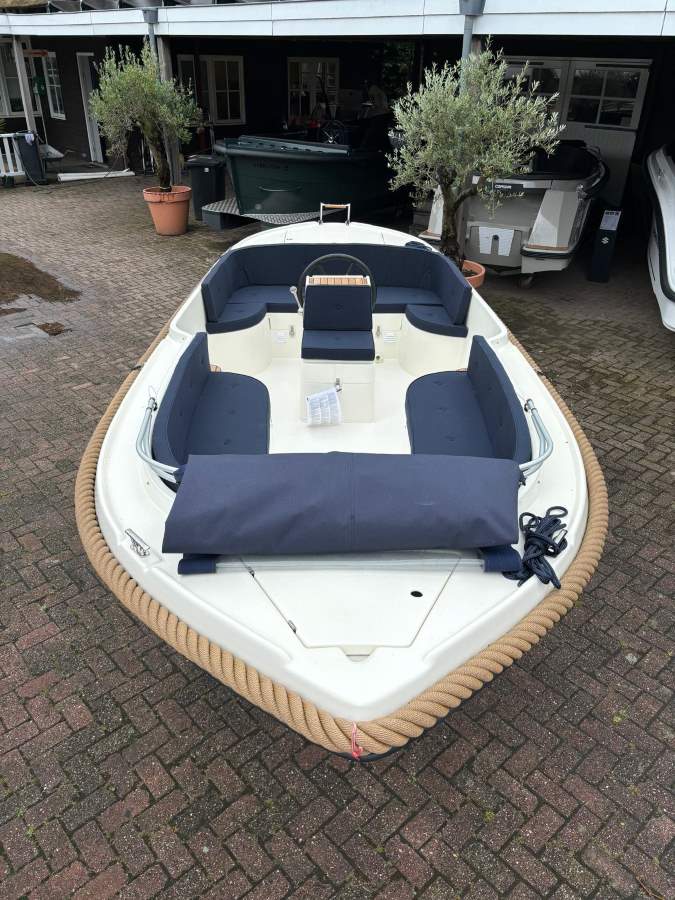 Oud huijzer 575 luxury sloep 2
