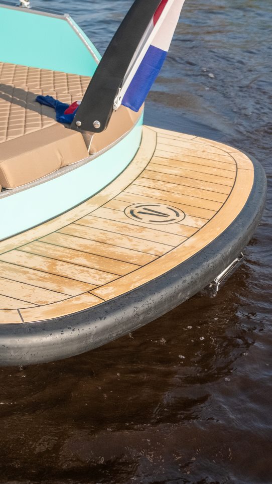 VanVossens 700 e tender sport elektrisch varen