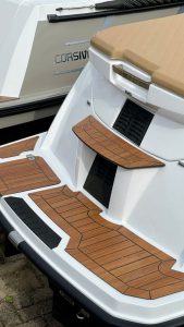 mooiezwarte witte tender corsiva 6 meter varen loosdrecht