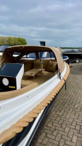 zwarte witte tender corsiva 6 meter varen loosdrecht