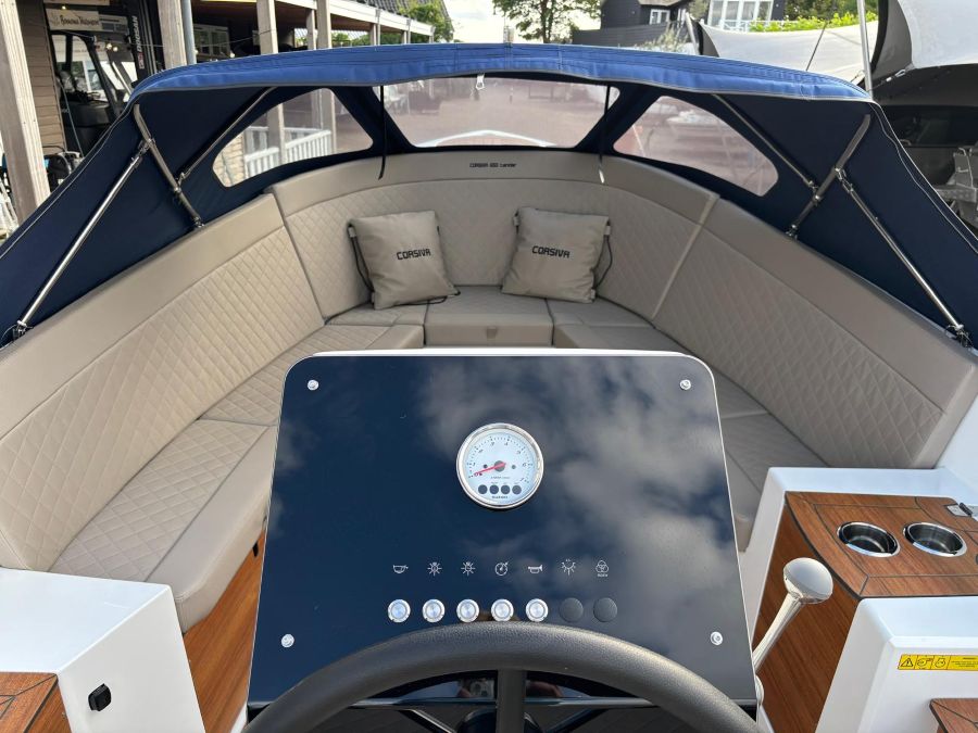 Corsiva 650 tender blauw wit demo