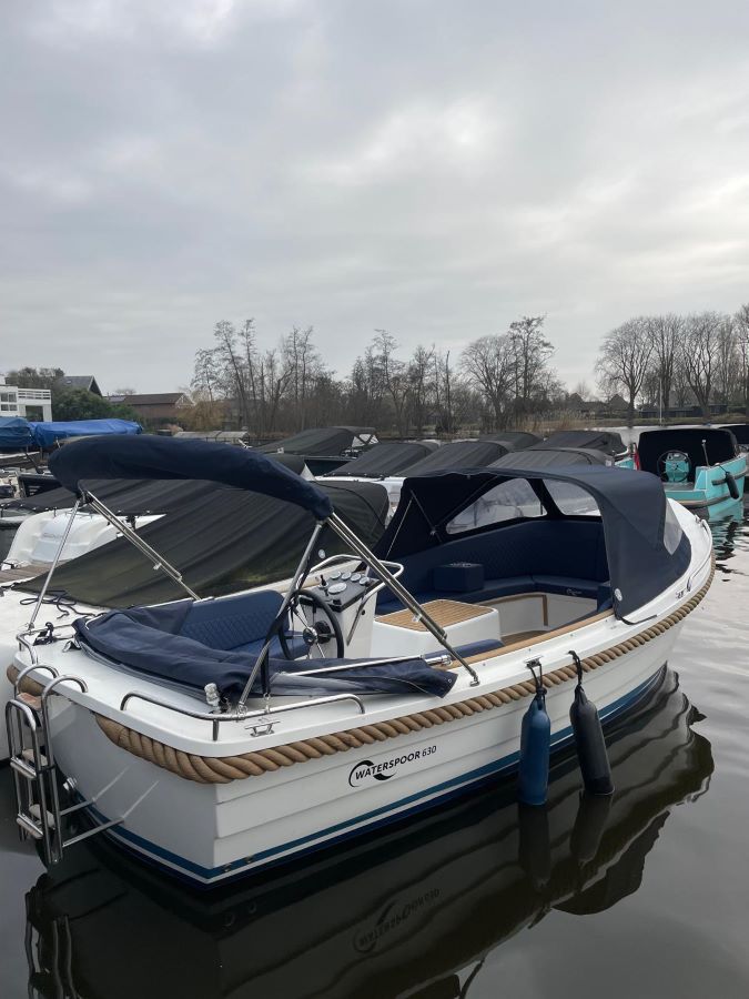 waterspoor 630 diesel sloep